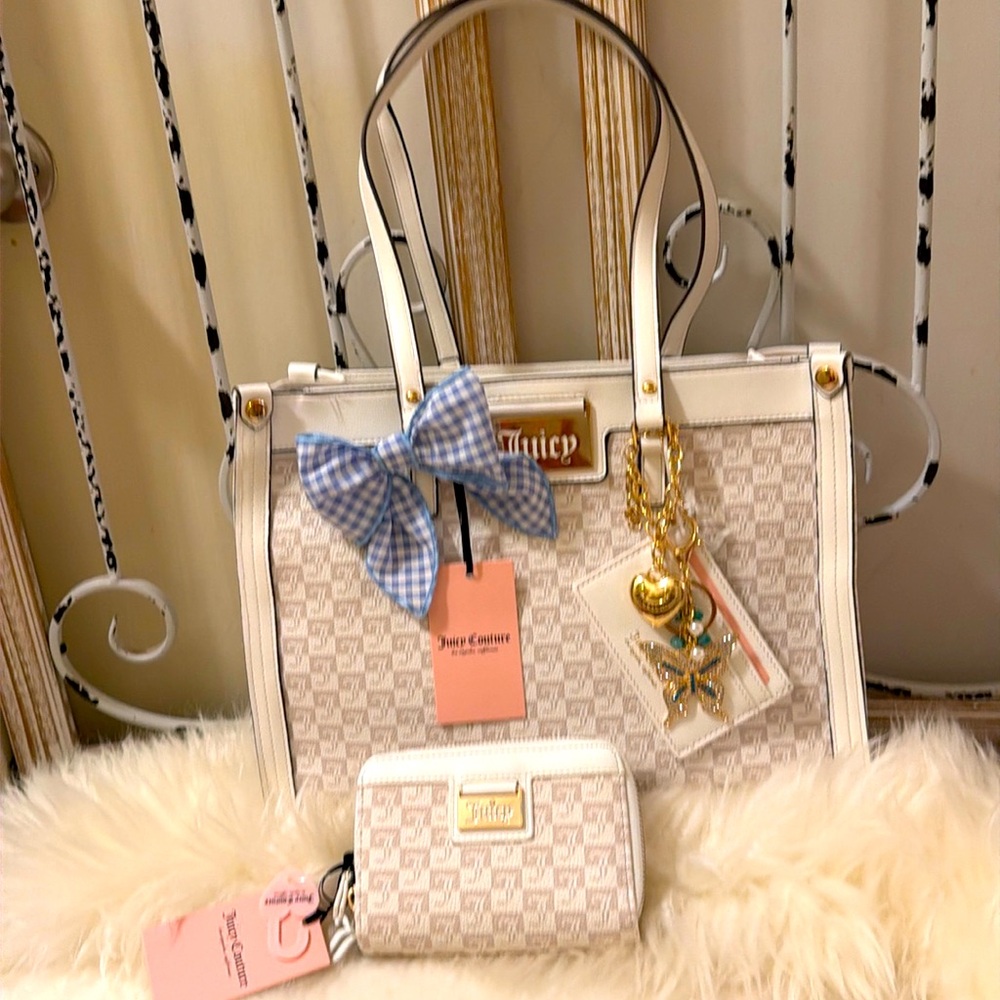 Juicy Couture White and Tan Tote Bag Set